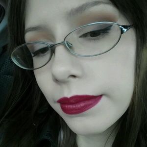 Meet your Posher, Becca